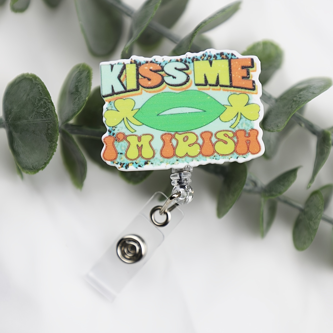 I love these DIY name badge holders :)  Badge reels diy, Craft show ideas,  Teacher jewelry