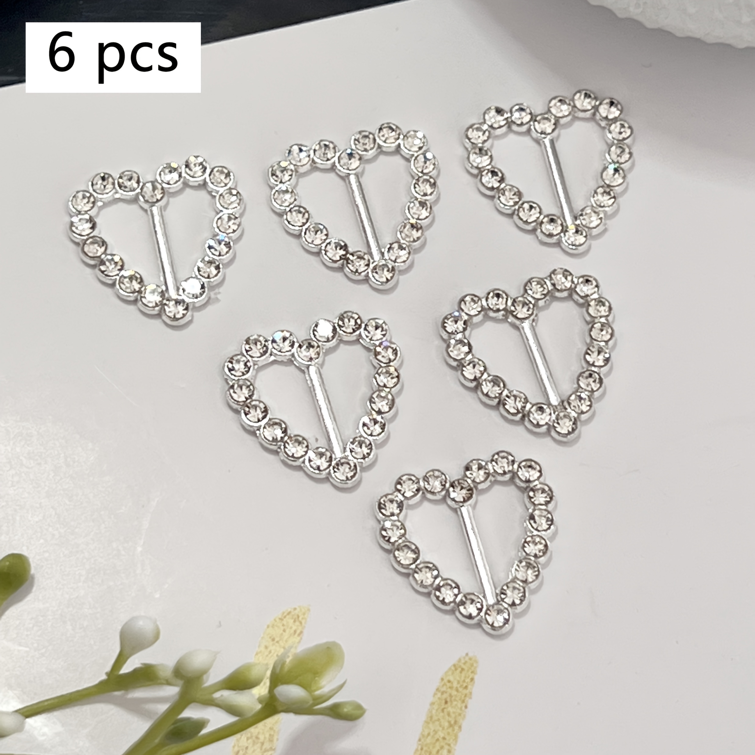 Image of Set Of 4/6 Rhinestone Heart Clips For Shoes - Shimmering Crystal Charms For Sneakers And Skate Shoes, Trendy Additions For Footwear, Without Battery