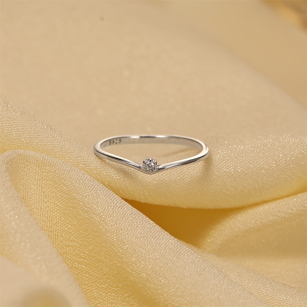 925 Silver V-shaped Synthetic Zirconium Women's Ring