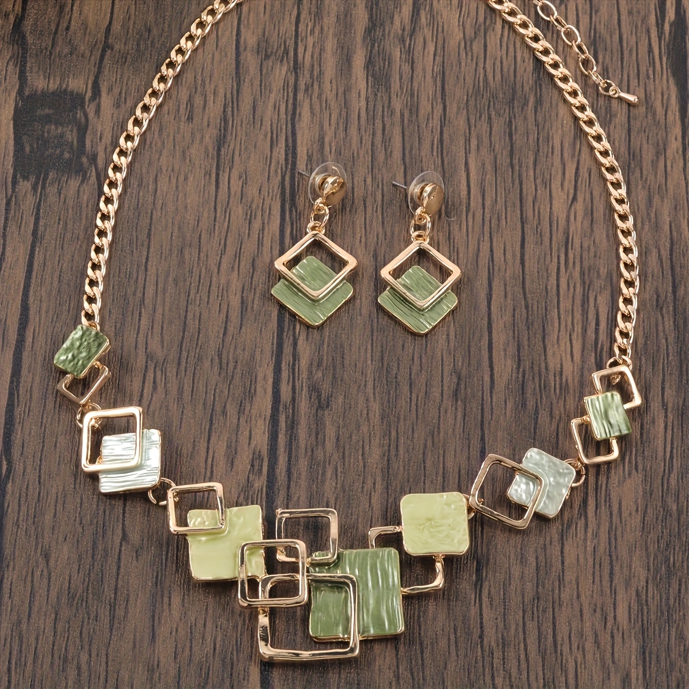 Image of A Set Of Jewelry Including An Olive Green Necklace And Matching Earrings Made From Alloy, Ideal For Everyday Use And Special Occasions, Making It A Wonderful Gift For Vintage Styles
