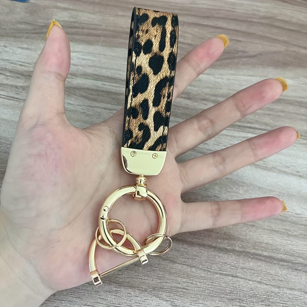 1pc Unisex Alloy Keychain With Pu Leather Cord, Car Key Chain Holder, Compatible With Multiple Keys, 's Day Festival Theme, Decorative Keyring With Screwdriver Included