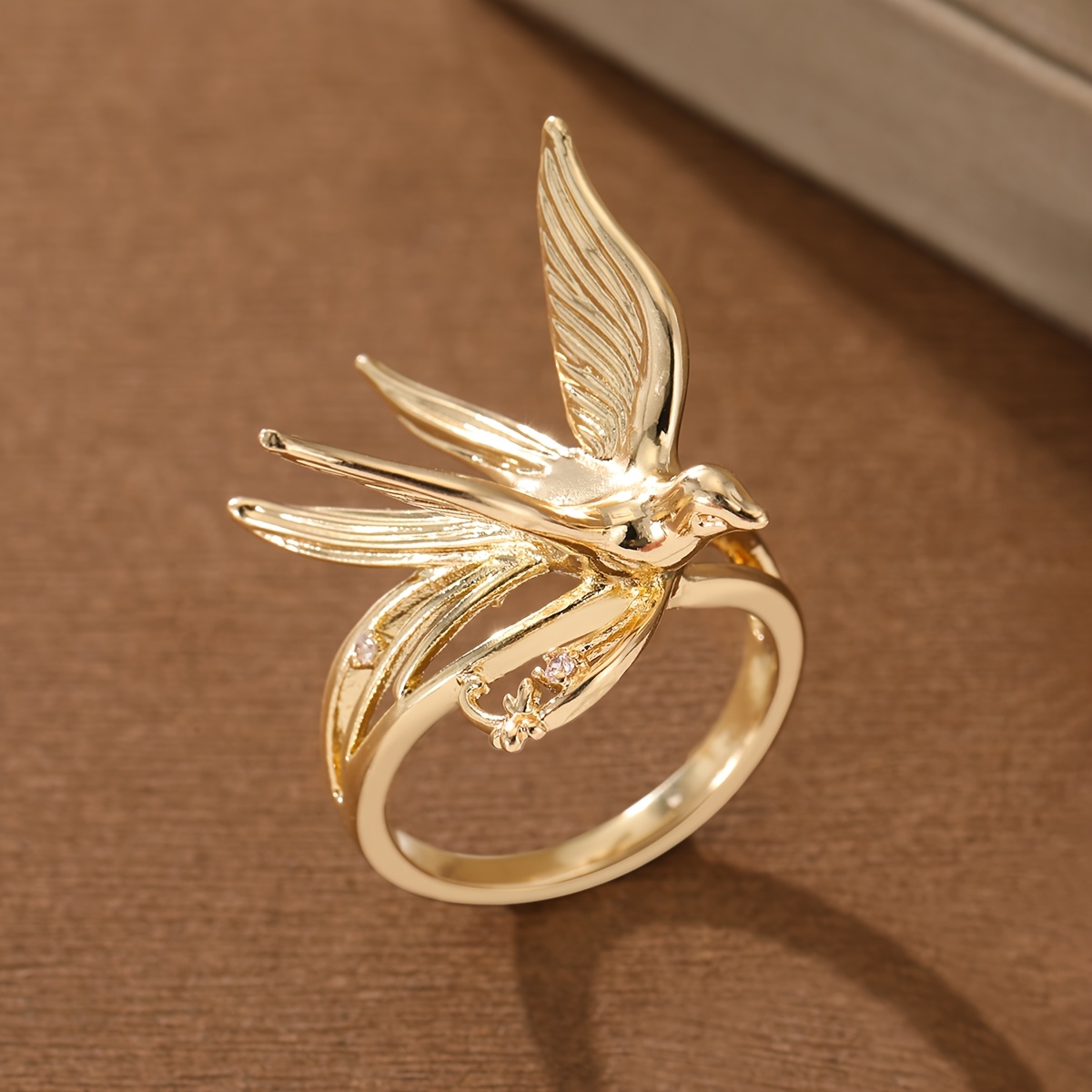 Women's Vintage Flying Bird Relief Swallow Ring, Crushed Zirconia