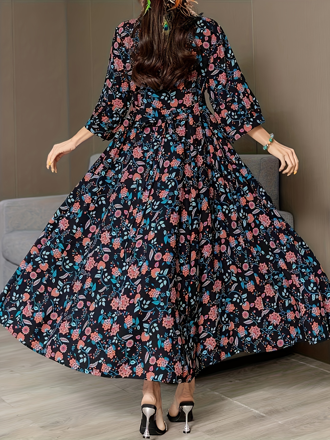 Elegant floral embroidered Middle Eastern tunic dress with V neck and belt