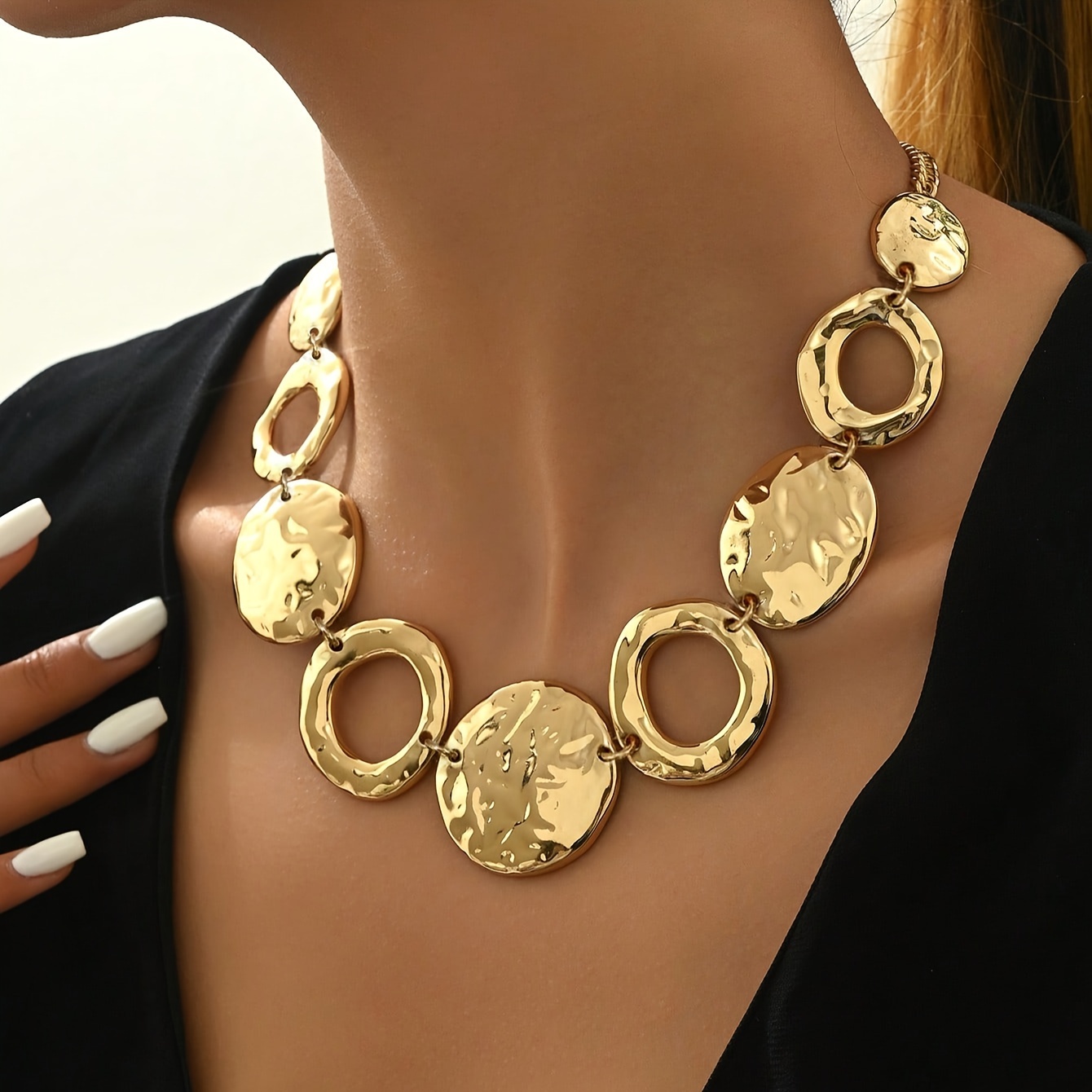 

1pc European And Exaggerated Simple Hollow Geometric Necklace Women's Quality High-end Clavicle Chain