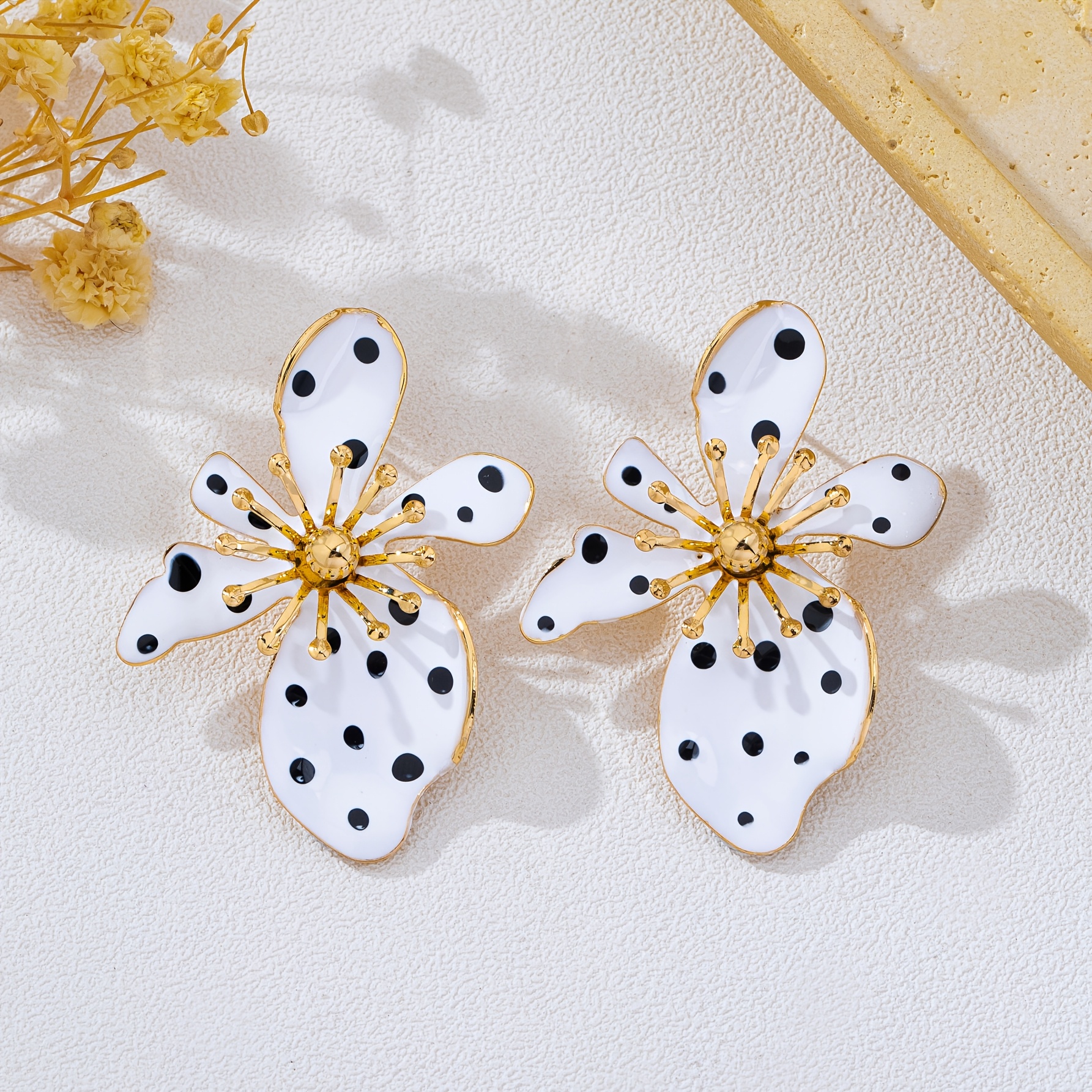 TEMU Fashionable And Elegant Wave-floral Enamel Earrings, Three-color Floral Polka Dot Drip Glaze Earrings. The Red Version Exudes A Strong Vintage