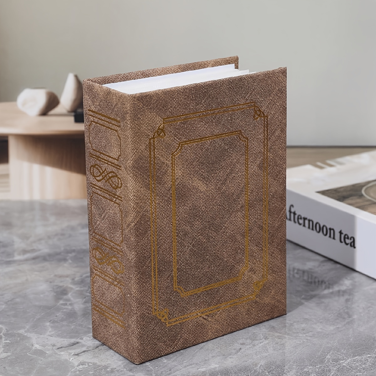 1pz album libro in tessuto distressed, con texture marrone e motivo cornice con stampa , un libro antico realistico, tasche trasparenti per inserire foto, biglietti o piccole carte Dettagli dell'articolo 1