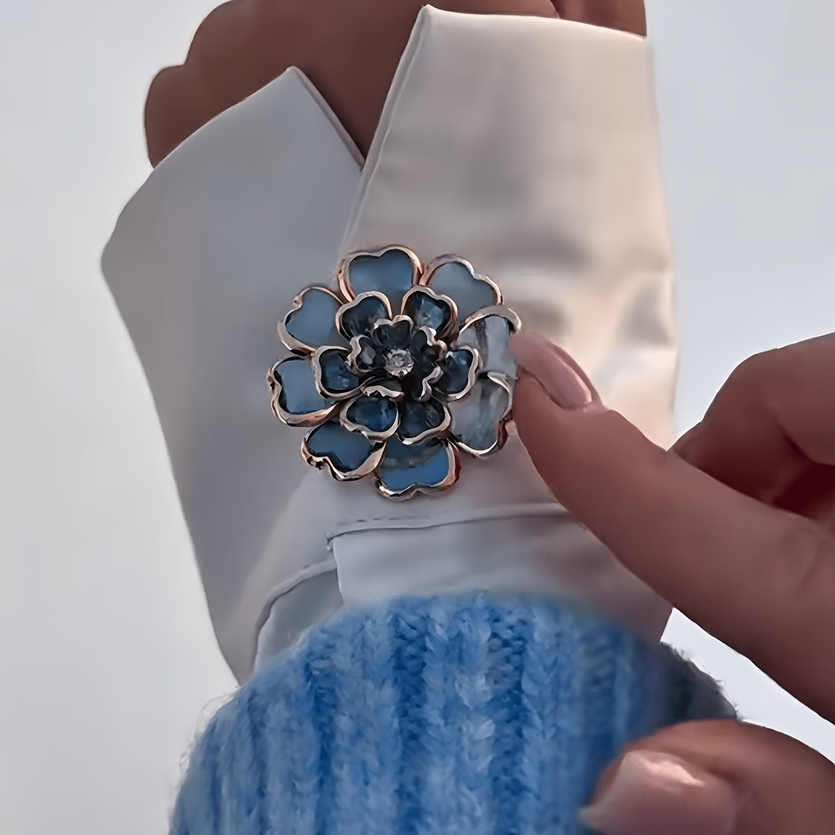 Image of 1pc Blue Flower Enamel Button Covers, Detachable Clip-on Cuff Buttons, Elegant Floral Shirt Embellishments, No Sew Removable Buttons For Blouse, Women's Fashion Jewelry Additions