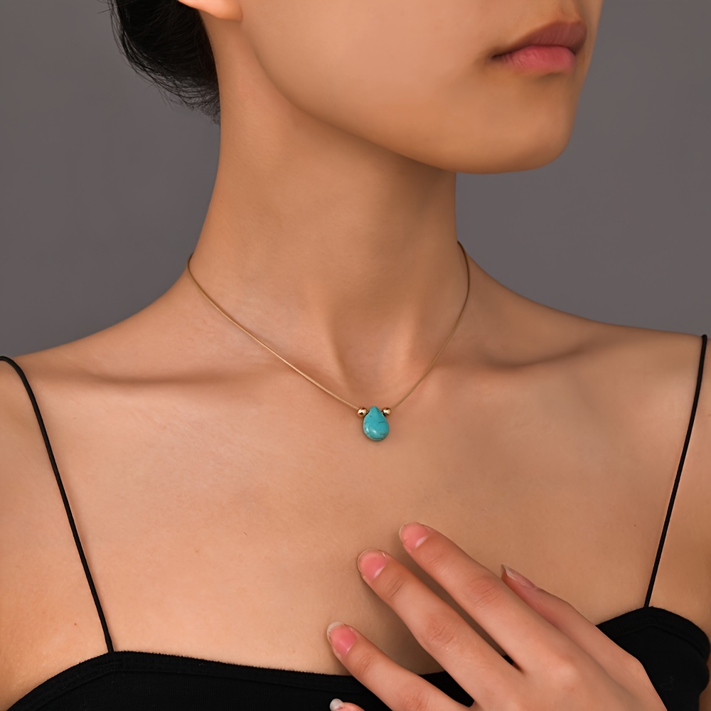 

Collier Pendentif Unique, Chic en Turquoise avec Corde Tressée - Polyvalent & Élégant pour Tenue Décontractée ou Cadeau, Style Bohémien, Tissé