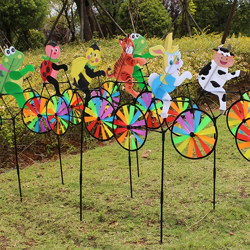 

Décoration de jardin en plein air avec un moulin à vent en forme d'animal cartoon qui pédale sur un vélo, fabriqué en plastique sans plumes et ne nécessitant pas d'électricité.