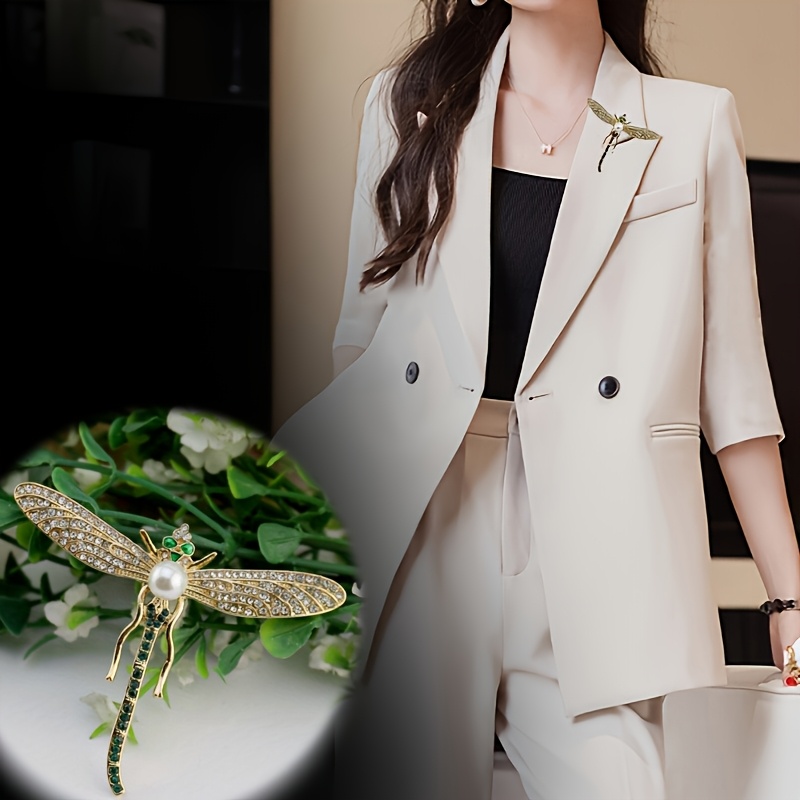 An Brooch Suitable For Formal Suits And Dresses