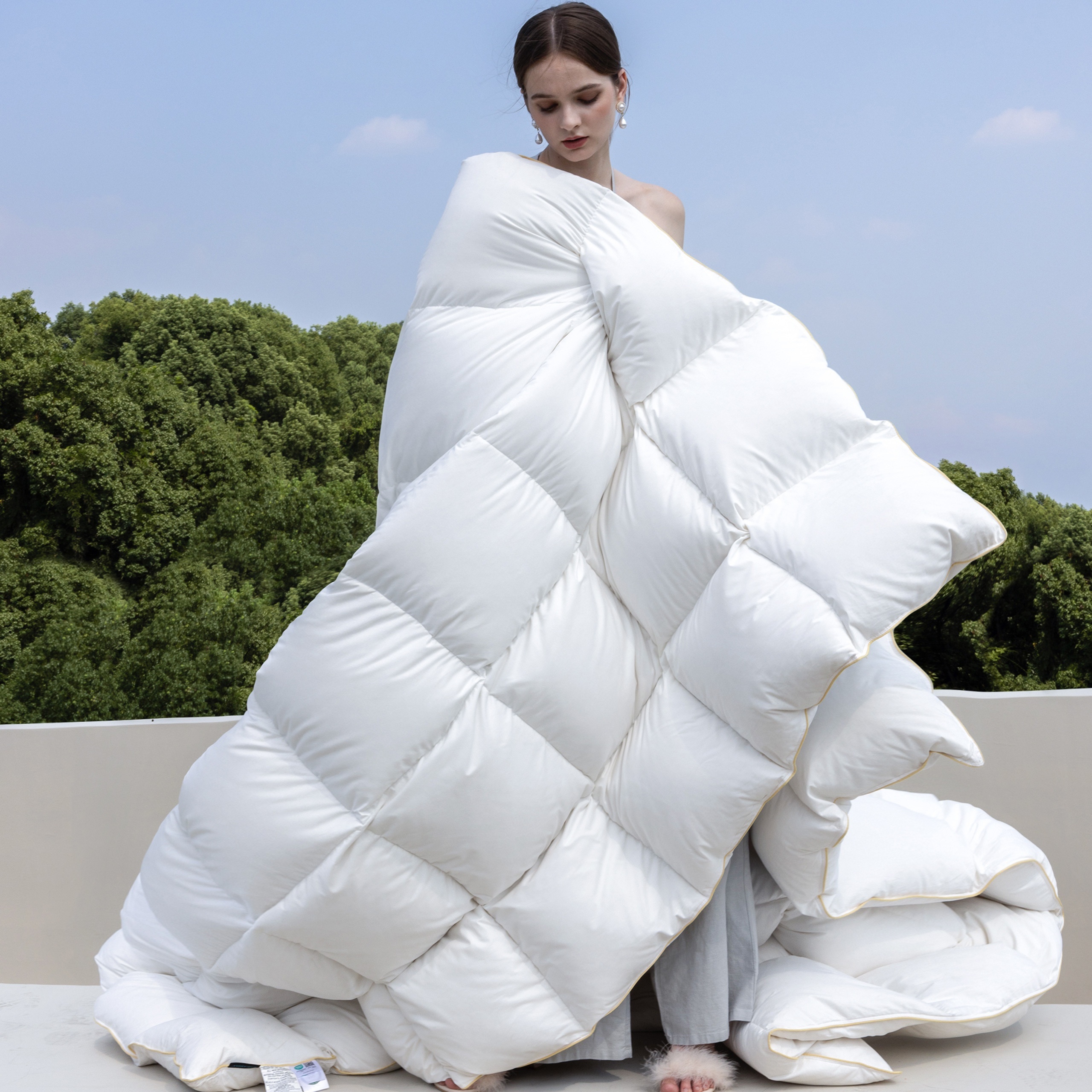 Comforter Filled With And Down - Suitable For , In King, California King, King, Queen, And Twin Sizes. This Solid Black, Grey, Or White Duvet Insert Of Cotton Fabric