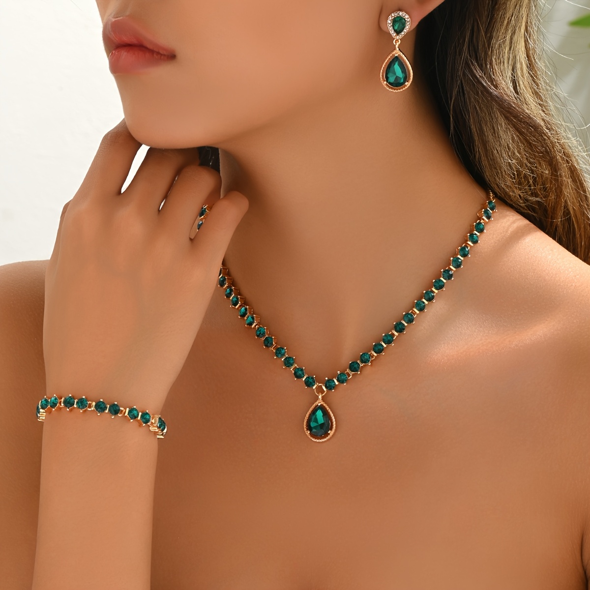 Image of 3pcs Fashion Holiday Gift Set, Geometric Hollow Water Drop Pendant/green Acrylic Rhinestone Necklace Earring Set, Fashionable Elegant Premium Party Banquet Jewelry Set