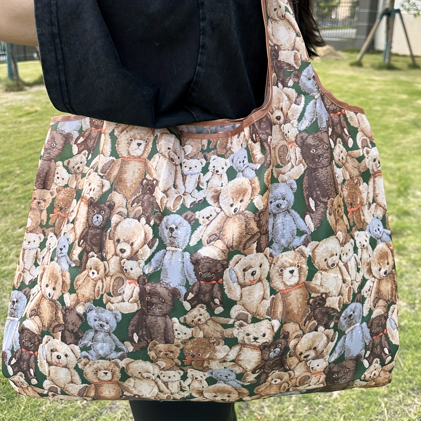 Image of Men's Large Capacity Shoulder Bag Lightweight Cartoon Bear Pattern Foldable Tote Bag For Women, Suitable For Daily Shopping, Travel, Camping, Gym Storage