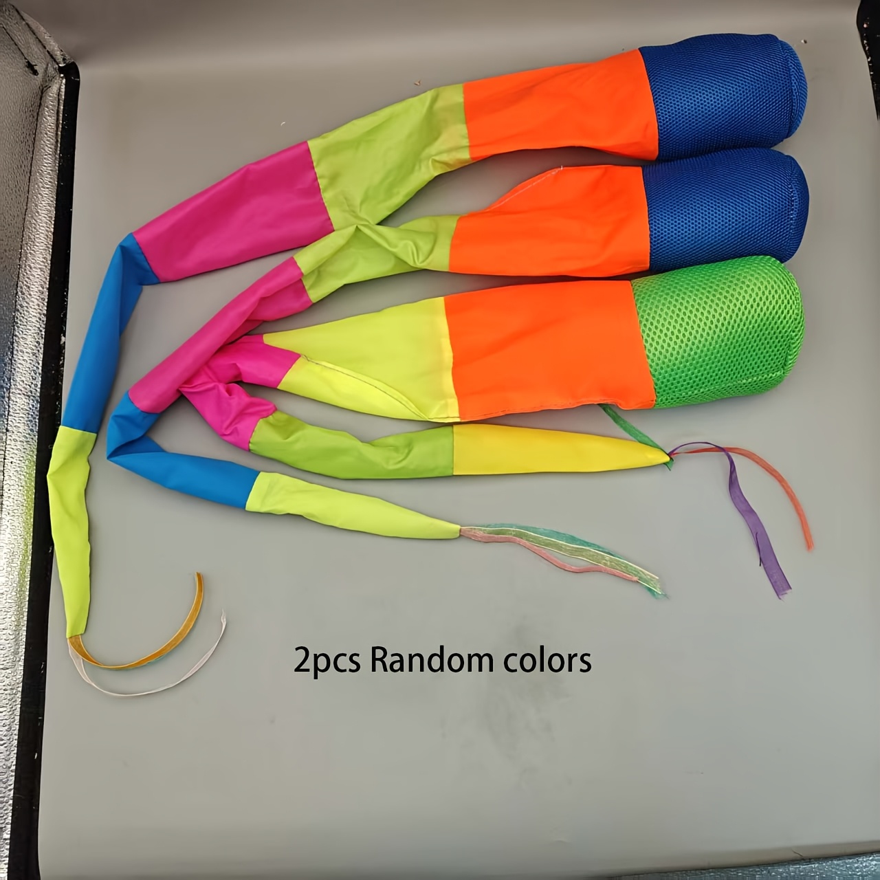 Image of 2pcs Kids Rainbow Tail Throwing And Catching Toys, Random Colors With Rainbow-colored Tails. Colorful -shaped Toys Are Designed For Playground Play. Suitable For Schools, Classrooms, And