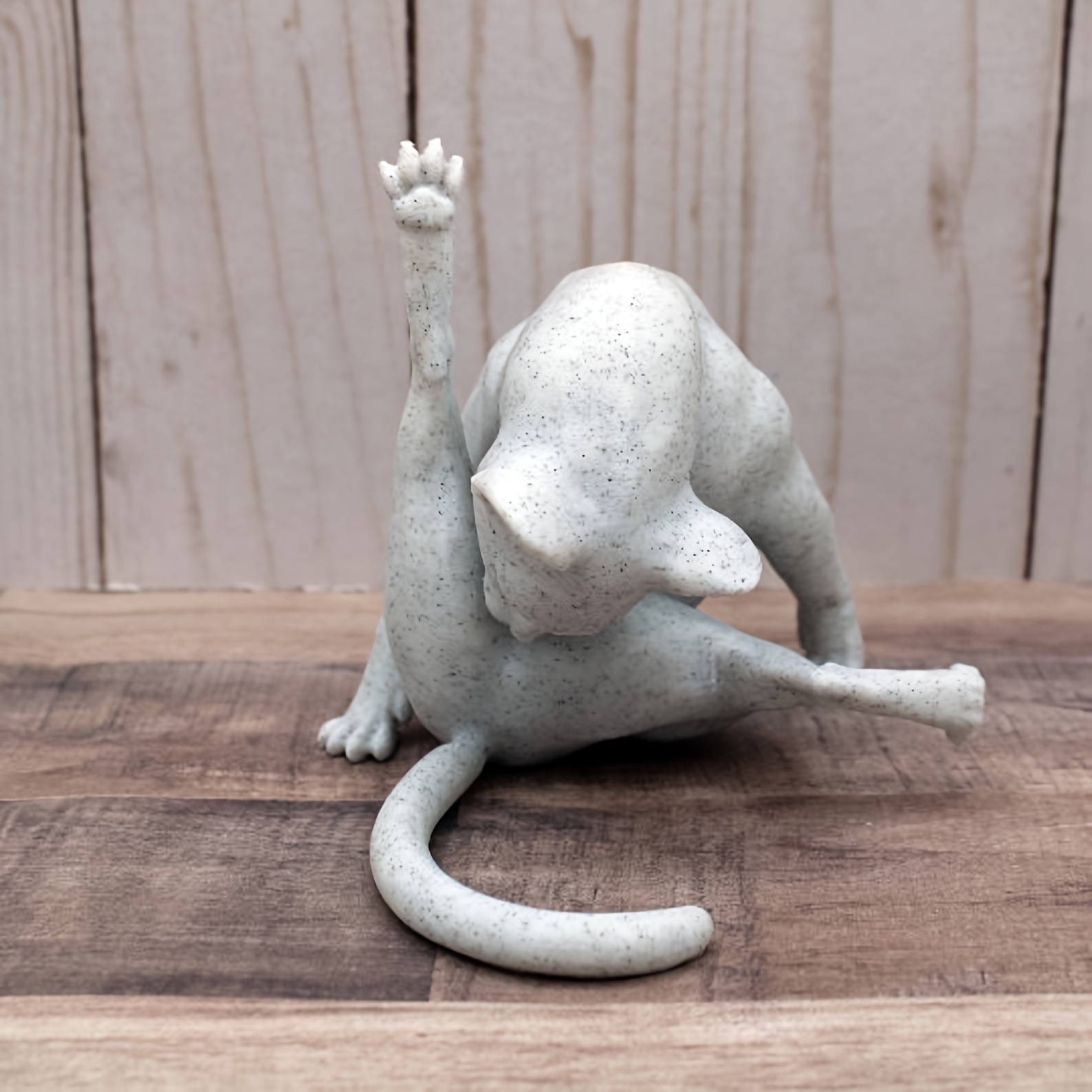 

Charming Licking Cat Resin Statue - Perfect For Garden & Desktop Decor, Outdoor Animal Sculpture