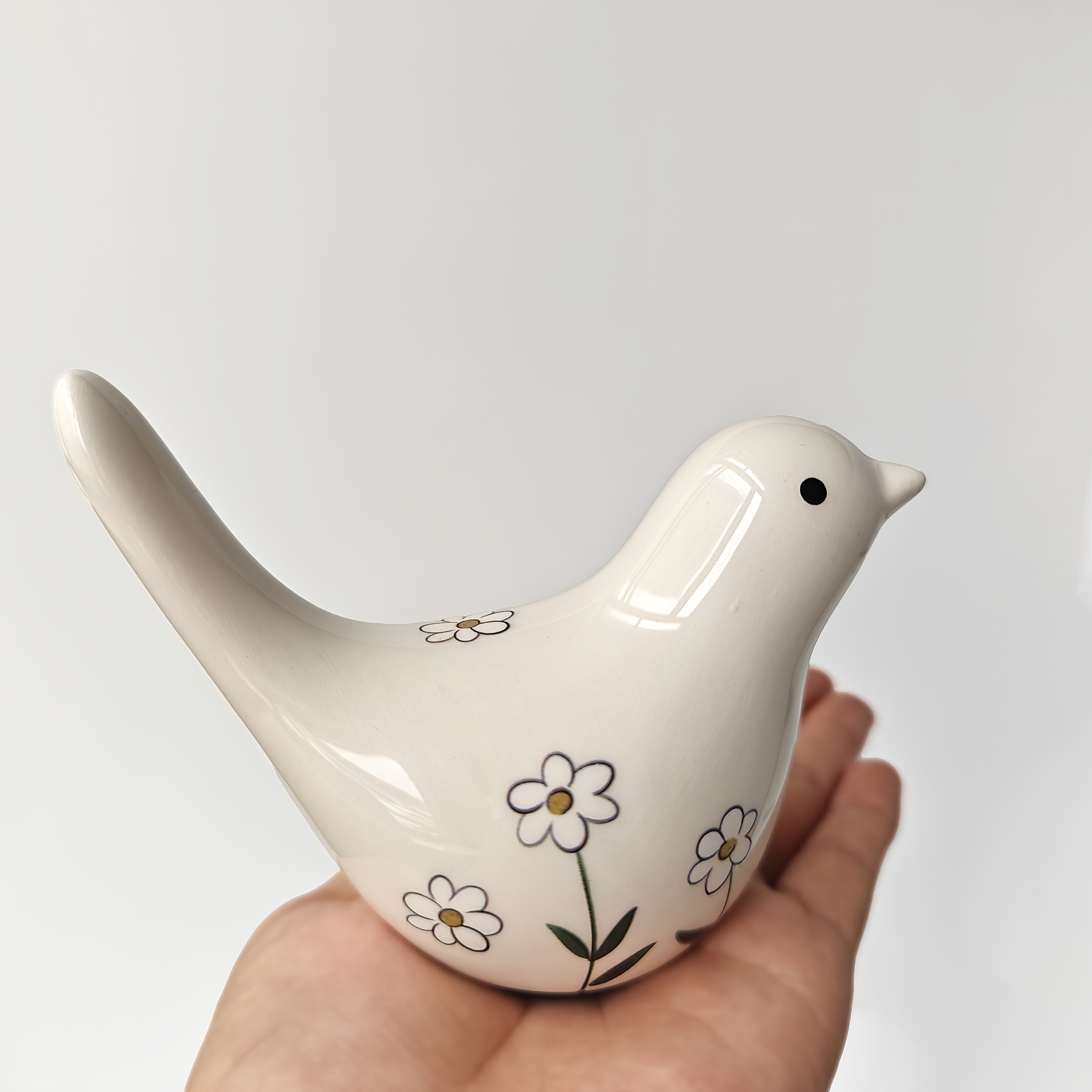 A Creative Nordic-style Bird Home Decoration - Handcrafted Ceramic With A Daisy Pattern, Perfect For Tabletop Decor, Suitable For Easter And Halloween