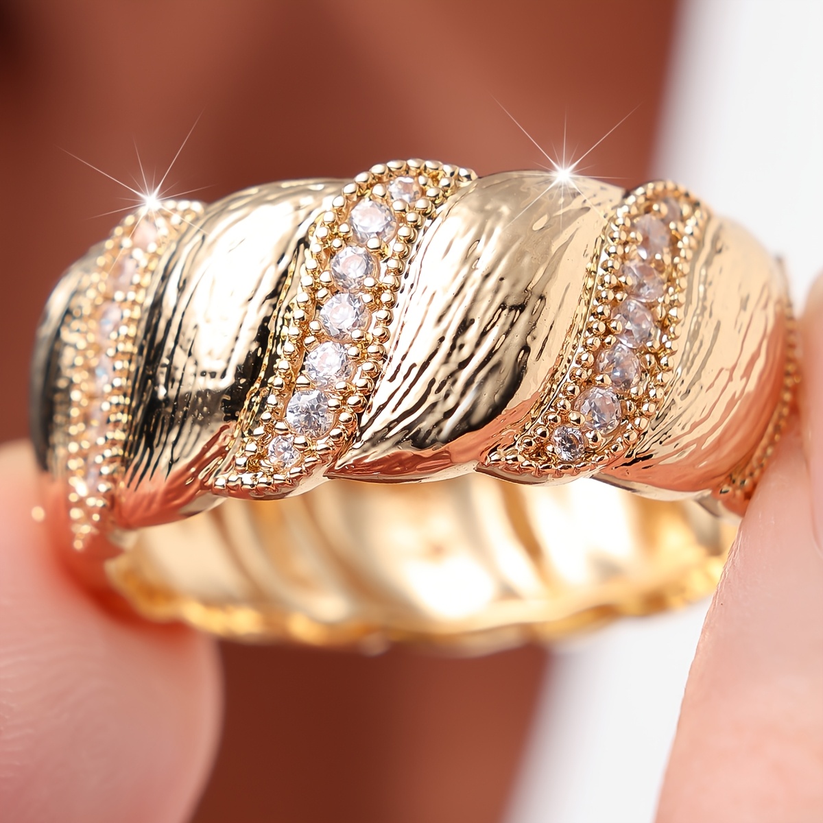 Women's Golden Inlaid White Zirconia Striped Brushed Ring