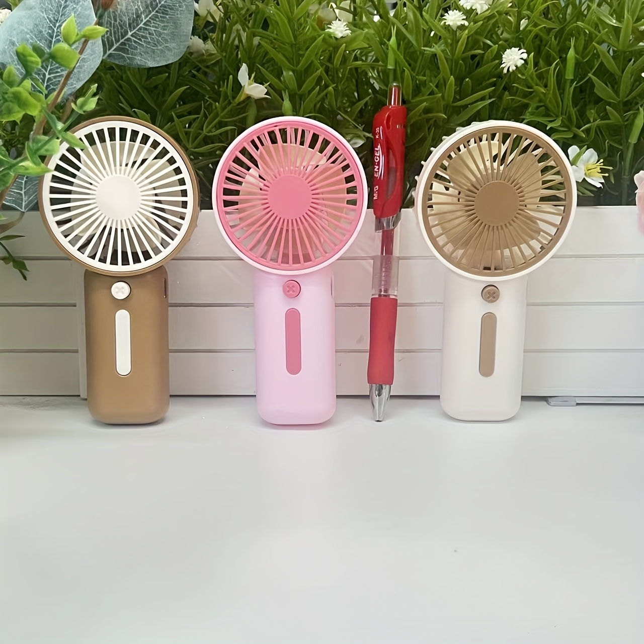 Mini Ventilador Portátil de Mano Disponible en 4 Colores - Portátil y Compacto (Sin Costo) - Adecuado para Múltiples Escenarios