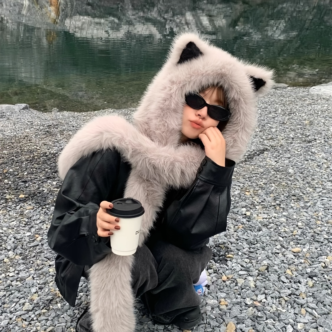 A Soft Polyester Fur Cat Ear Hat with an Integrated Scarf, Suitable for  Men And Women in Winter, Stylish And Unisex, Lightweight, with a Clo