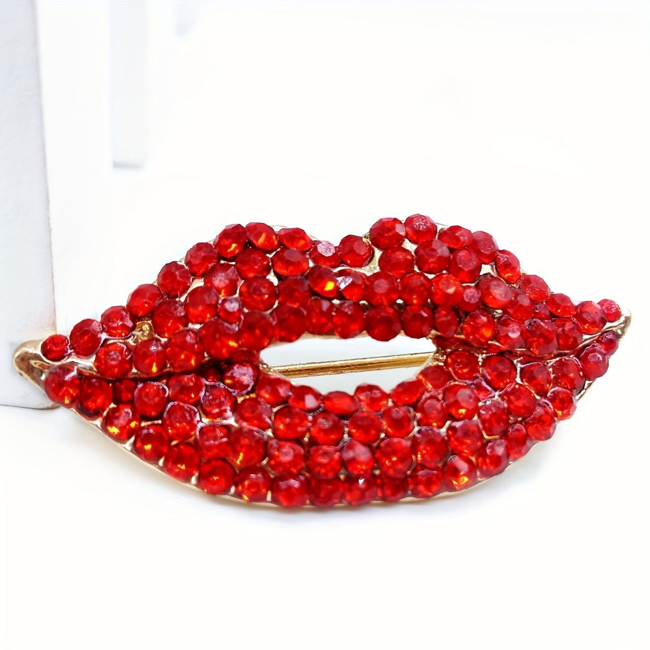 

1pc Elegant Luxury Lips Brooch For Women, Fashionable Red Lip Pin Jewelry Accessory For Gift Or Party Wear, Breast Pin