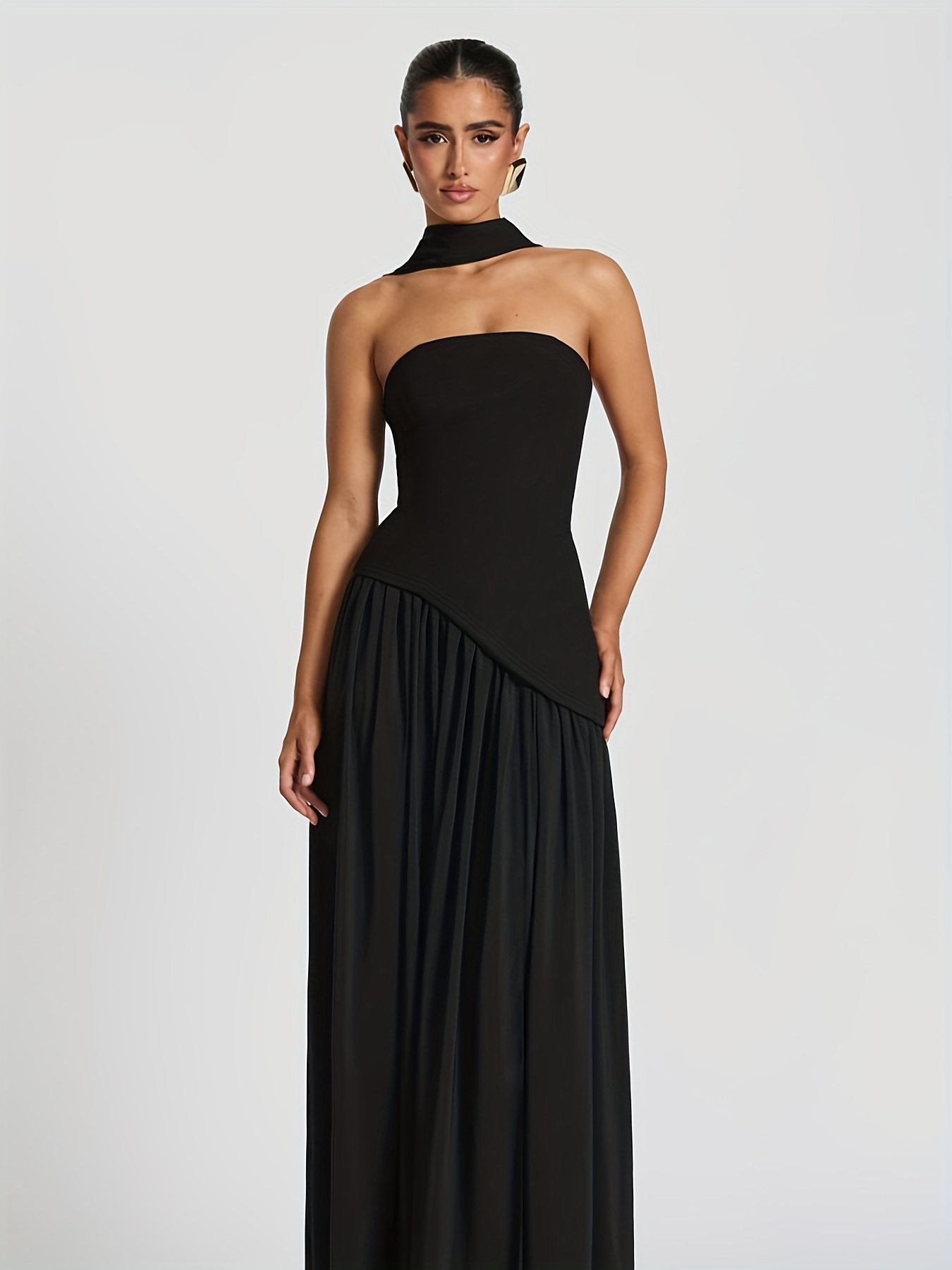 Spring/Summer Halter Neck Bandeau Dress with High Slit and Floor-Length  Hem, Interpreting Modern Fashion Charm