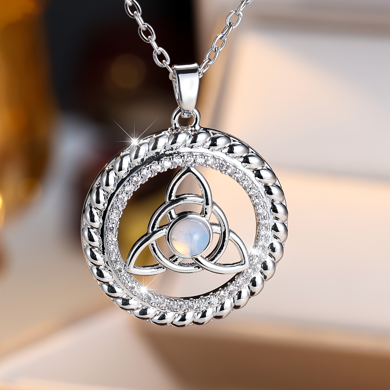 Elegant Women's Synthetic Zirconia Necklace, Versatile Style