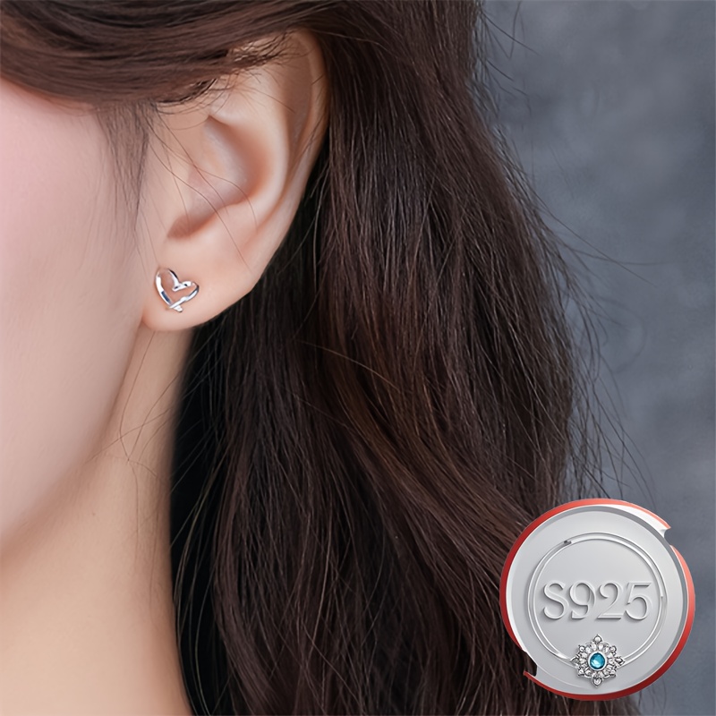 

Simple And Elegant Heart-shaped Hollow Stud Earrings In 925 Silver, With A Unique Design That Exudes A Sense Of High Fashion, And Ear Decoration.