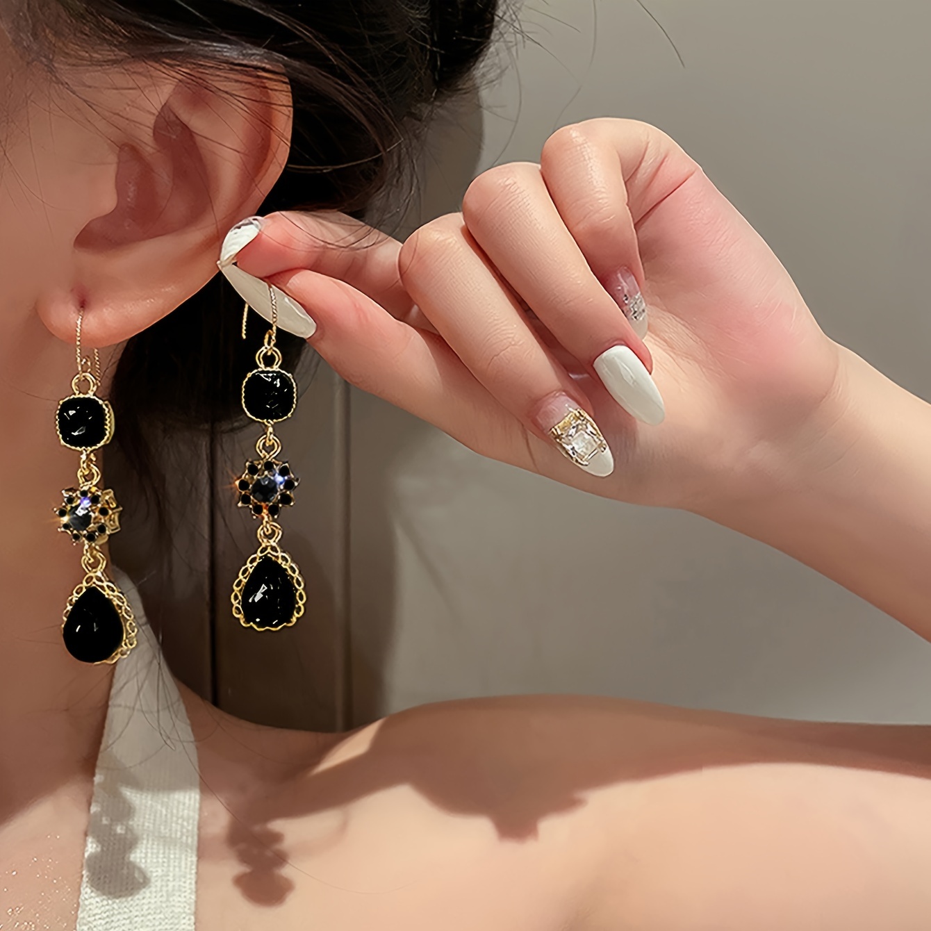 E-shop 1 Paar Retro Elegante Temperament Leichte Geometrisches Glas Eingelegtes Design Sinn Damen Ball Party Mode Ohrringe