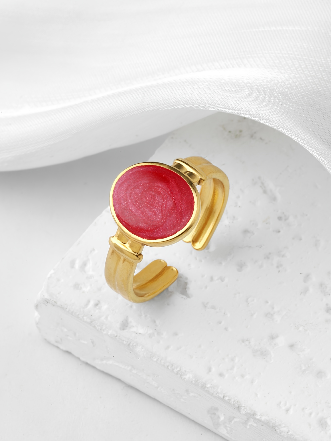 עיצוב טבע אישי, מעודנת, טרנדית, חמודה, יוקרתית קלילה, מינית מליסטית, ר, אלימינה, מינית מלית ורב-מזו בצבעים לבן פנינה, שחור פנינה, אדום פנינה וכחול פנינה. מתאים ללבישה יומיומית על ידי גברים ונשים כאחד, משלימה תלבושות לעבודה, לימודים, דייטים, מסיבות, אירועים וחופשות קז'ואליות. זו גם מתנה נהדרת ליום האהבה, ראש וחגים שונים.