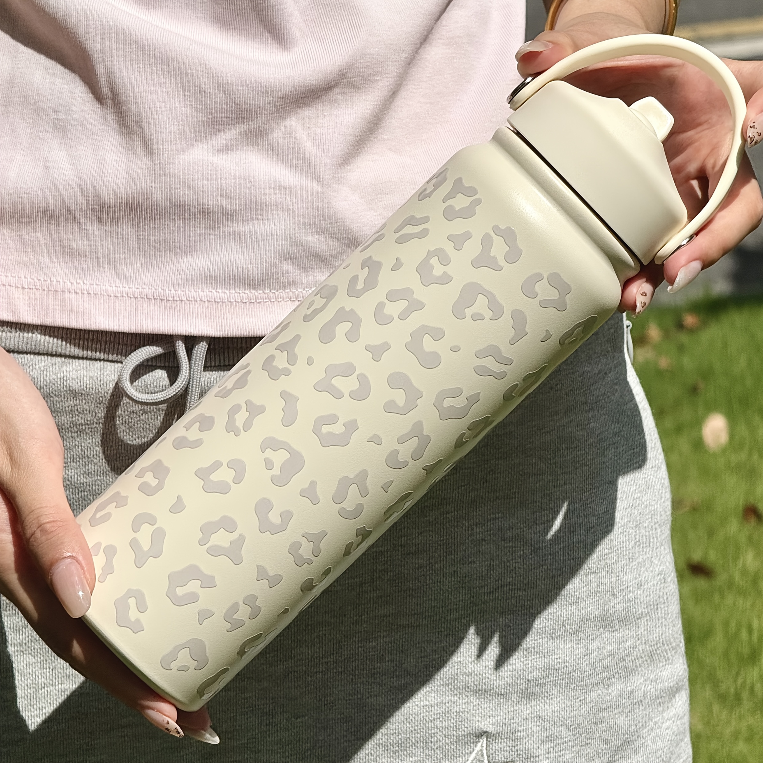 Image of 1pc 800ml Cow And Leopard Print Insulated Drinking Cup With Handle - Y2k Aesthetic Gym Water Bottle For Office Hydration, , Picnics, Festivals, And Camping - Ideal Gift For