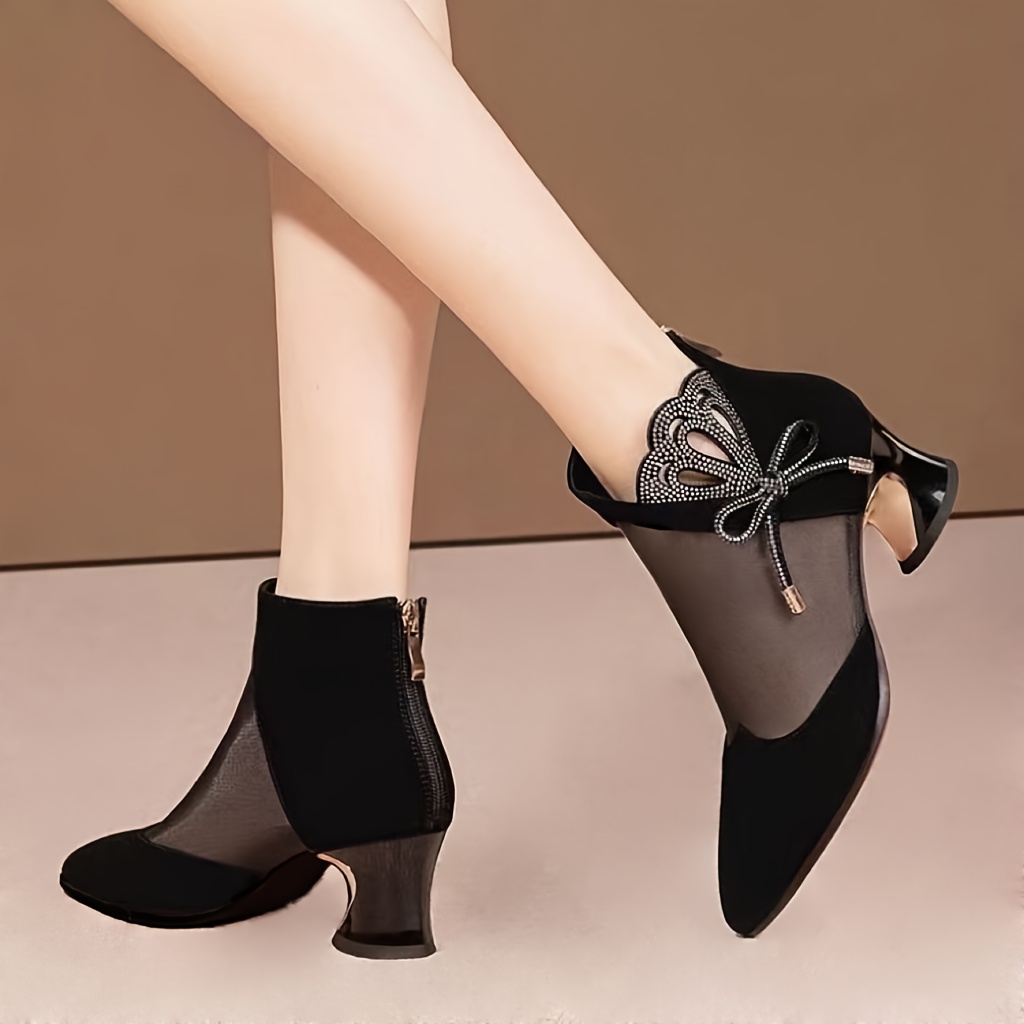Elegant Retro High-Heel Pumps in Solid Color