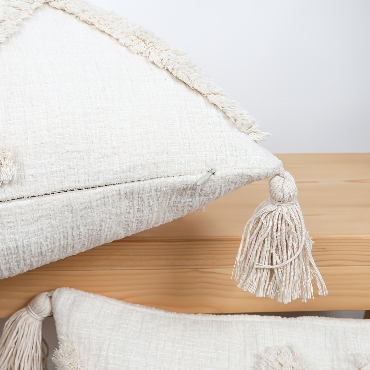 2pcs, Boho Chenille Tufted Throw Pillow Covers, Square White Polyester Decorative Pillow Cases with Tassels for Couch Sofa Bedroom Living Room, 45.72x45.72 cm, No Pillow Insert