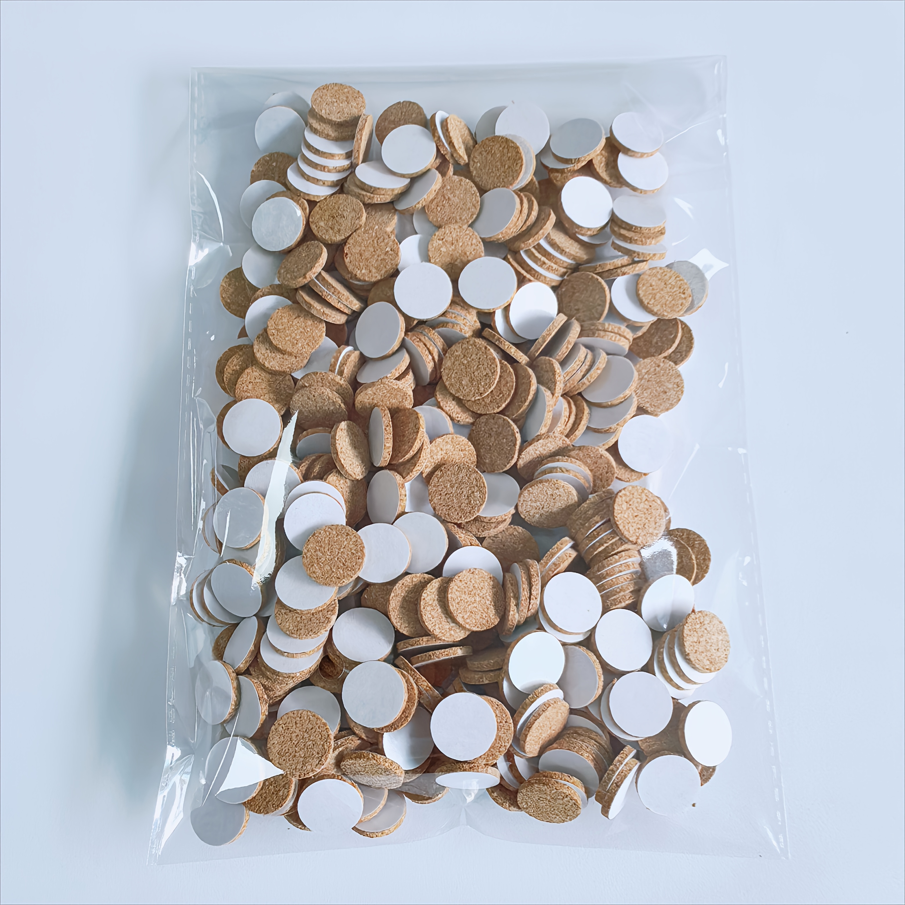 E-shop 600 Stück Kork Selbstklebepads - Verschleißfest, Rutschfest, Durchmesser , Dicke 2 mm, für Zuhause, Möbel, Blumentöpfe, Keramik, Schränke,