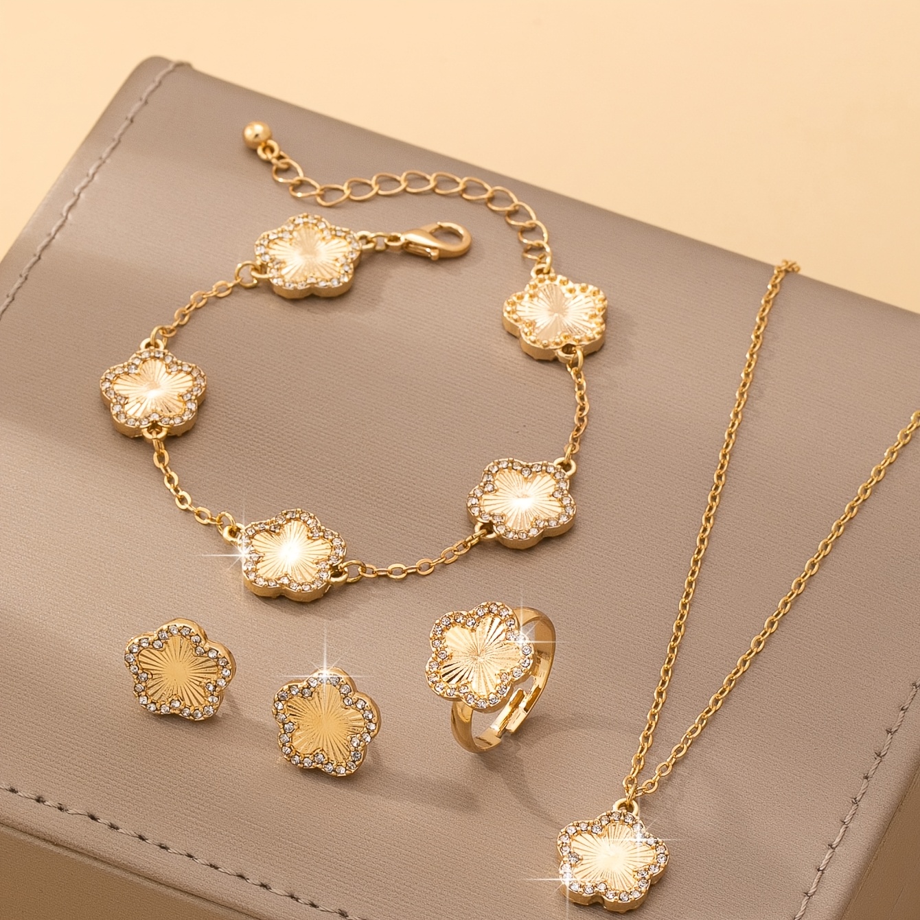 E-shop Klassisches Vollglas-Blumen-Schmuckset - Halskette, Armband, Ohrringe, Ring - Vielseitige Hochwertige Accessoires