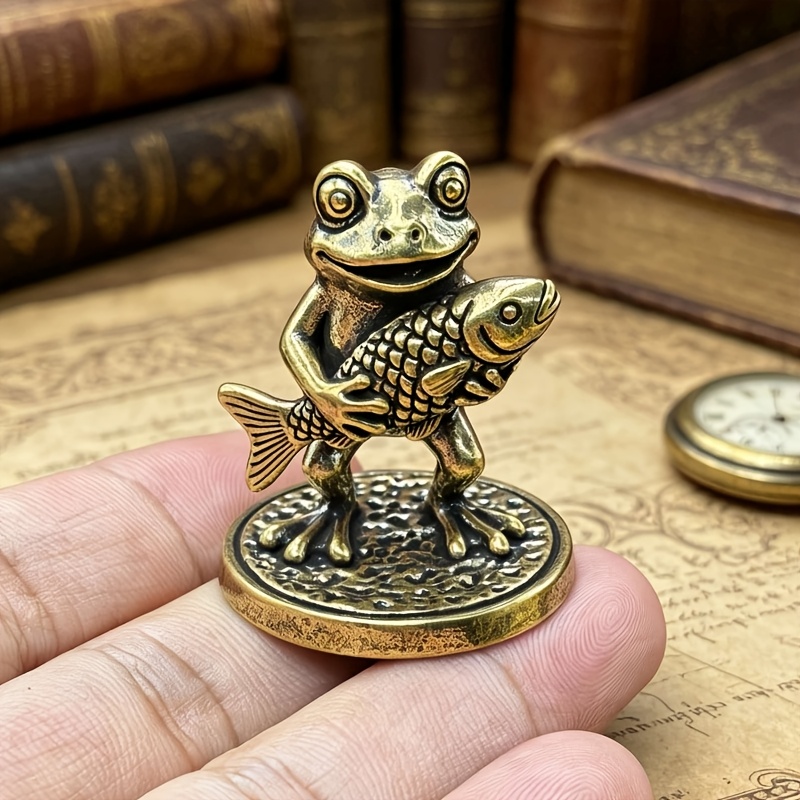 TEMU Vintage Solid Brass Frog Holding Fish Statue Ornament, Creative And Fun Cartoon Standing Frog Desktop Craft Decoration, With Clear And