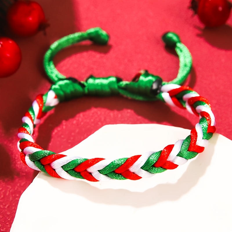 A Single Piece Of Adjustable Handmade Bracelet In Red, Green, And White For Christmas, Suitable For Men And Women, Wear Or Festive Celebrations