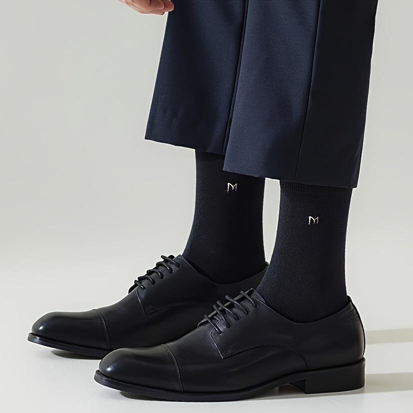 10 Paar Heren Mid-Calf Crew Sokken - Ademende Comfortabele Sportsocken met M-Patroon Design, Vochtregulerend & Boogondersteuning voor Basketbal, Hardlopen, Gym - Duurzame Casual Sportsokken (Effen Kleuren, Geen Doos Inbegrepen), Basketbalsokken, Loopuitrusting, Strak Ontwerp, Comfortabele Pasvorm, Ademend Materiaal, Actieve Levensstijl, Eenvoudige Mode, Lichtgewicht Constructie, Fitnessliefhebbers