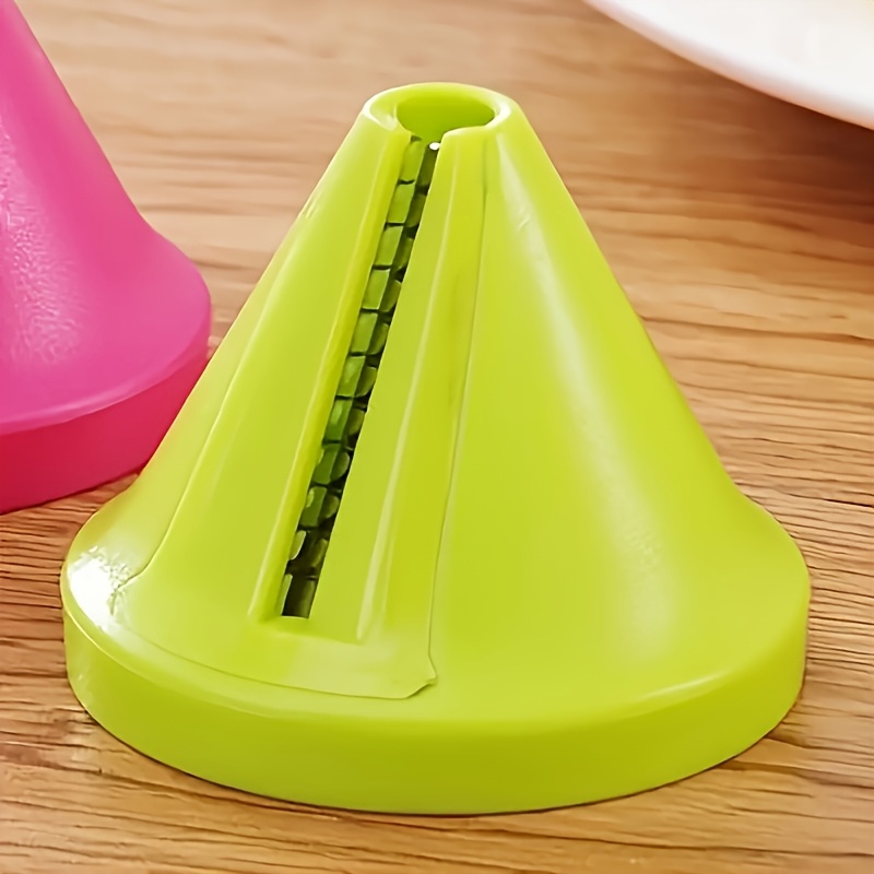 This 1pc Shredder Upgrades Your Kitchen with Its Innovative Multifunctional Conical Design, Perfect for Shredding Carrots And Cucumbers, As Well As Peeling Fruits And Vegetables.