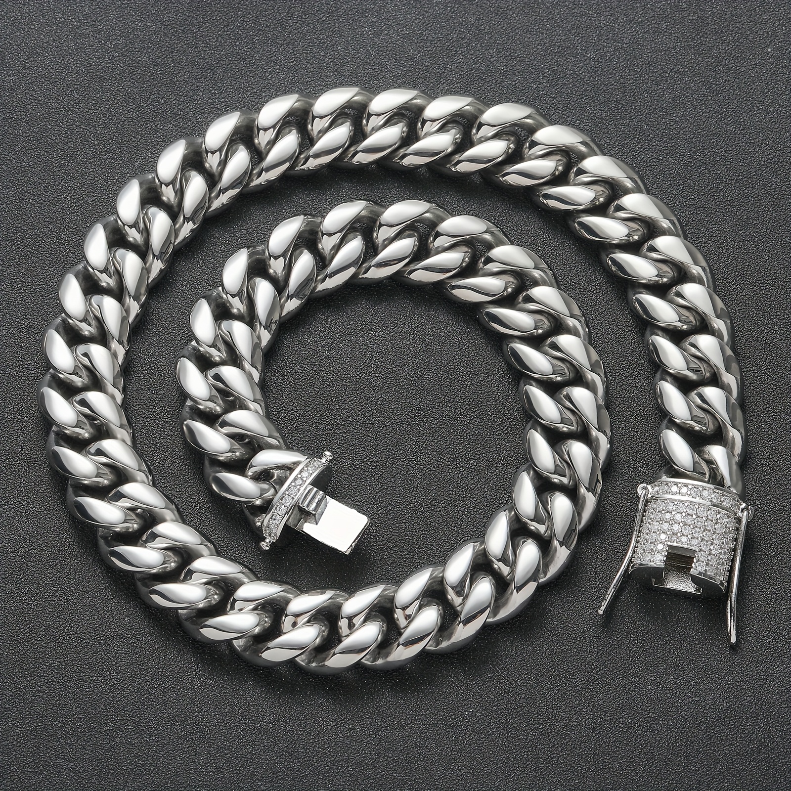 Miami Cuban Link Chain for Men Golden Plated - Close-up