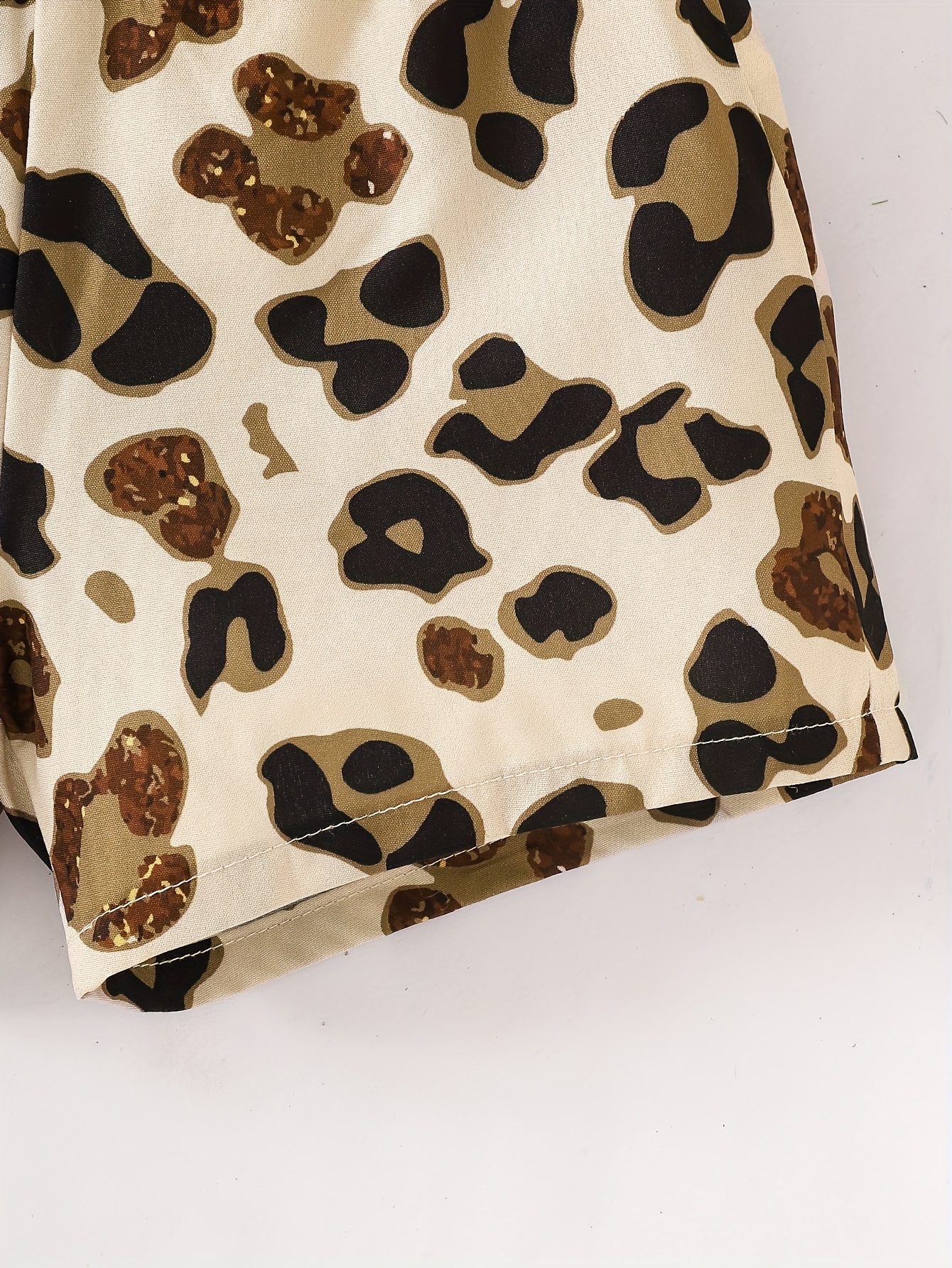 Girls' Fashion Summer Shorts Set with Leopard Print Irregular Collar and Ruffle Design Top, Perfect for Outdoor