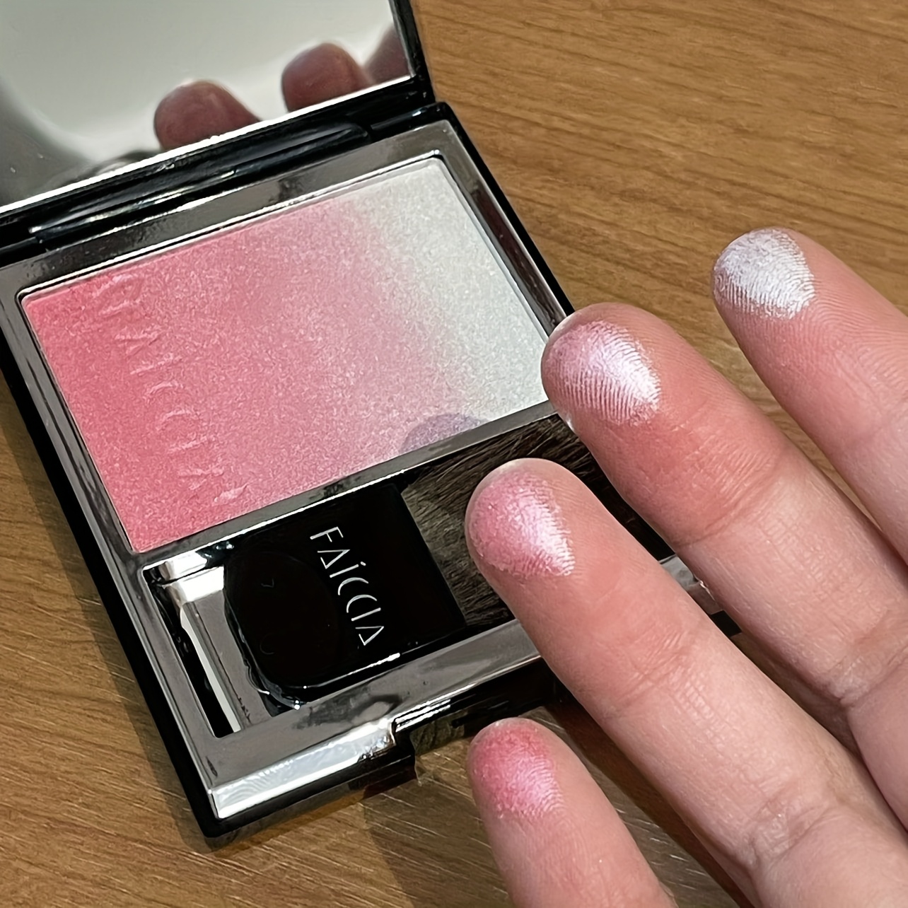   gradient blush palette with brush matte shimmer velvet texture brightening blush cream face contouring valentines day gift