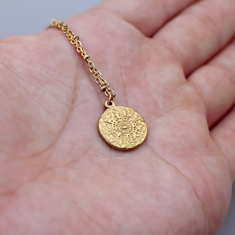 E-shop Boho-Chic 18K Goldvergoldeneter 316 Edelstahl-Münz-Halskette mit -Textur - Vintage-Inspirierte Runde Anhänger für den täglichen Gebrauch &