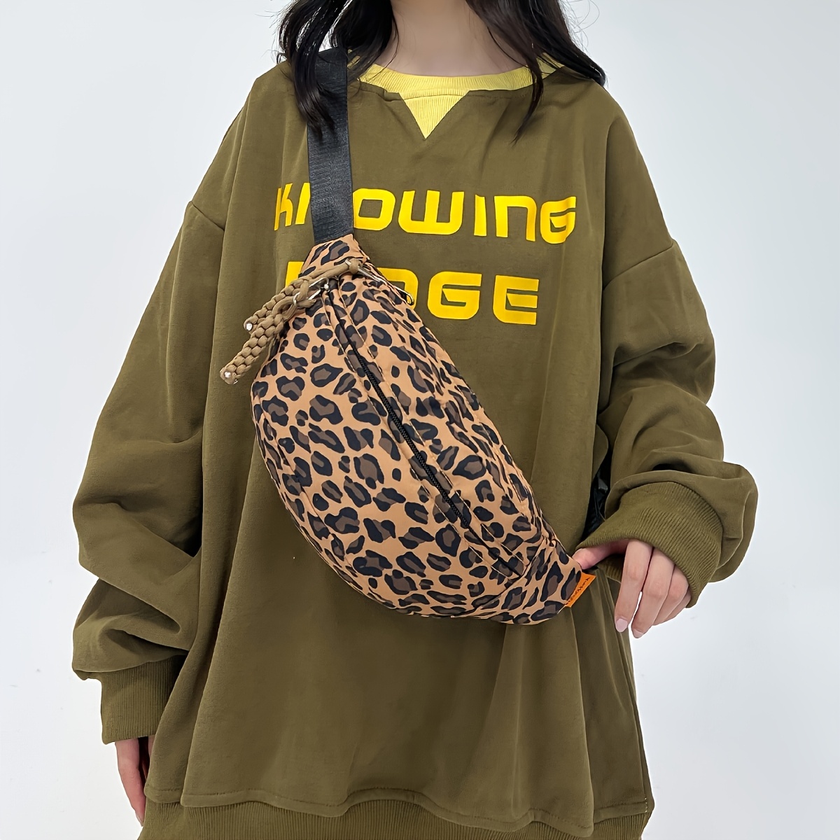 

1pc Fashion Leopard Print Women's Chest Bag, Color Casual Waist Pack, Multi-functional Unique Crossbody Bag With Zipper Closure, Polyester Lined Fabric, Geometric Pattern - Hand Wash/