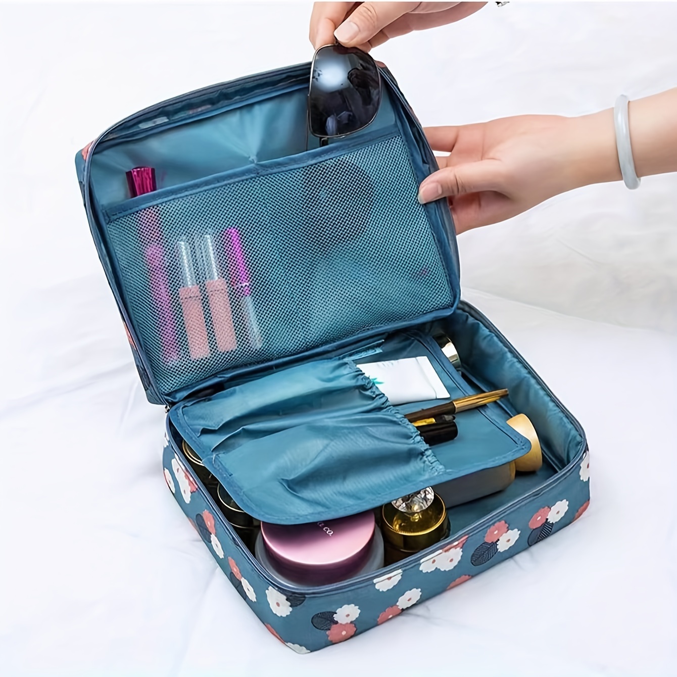 

1pc Floral Polyester Makeup Bag, Multi-functional Portable Travel Toiletry Organizer, Cosmetic Storage With Zippered Compartments