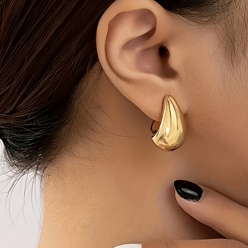 Stylish Teardrop Earrings for Daily Wear