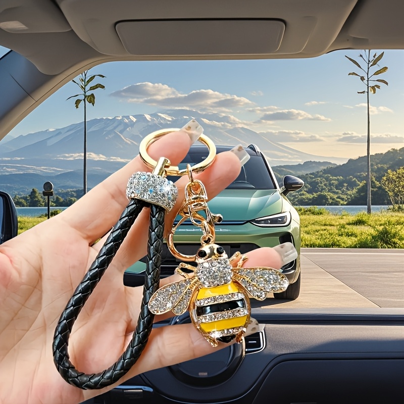 

1pc Stylish Bee-shaped Keychain With Woven Pu Leather Wrist Strap – Golden Accents, Car Keys & Bag Accessories, Ideal Women’s Birthday Gift, Car Key Holder