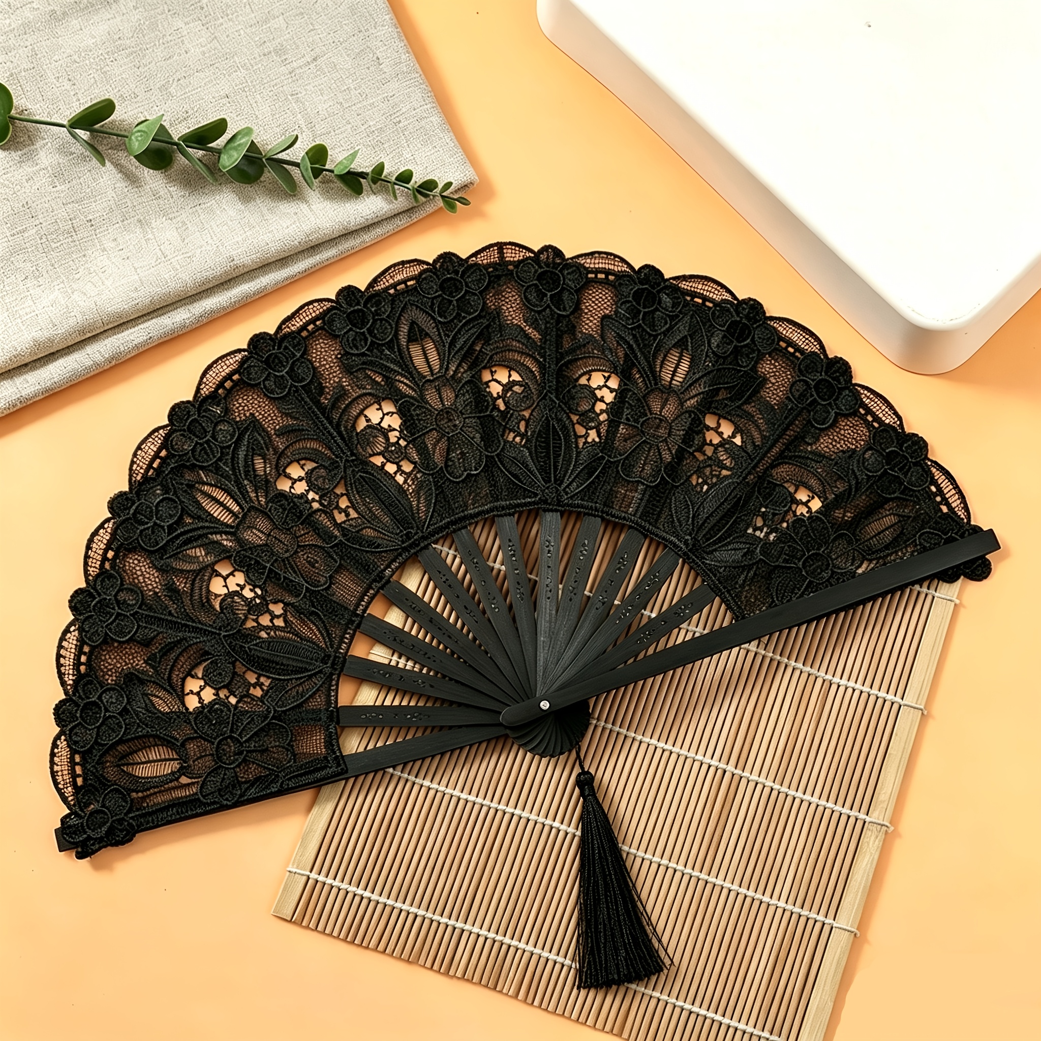 Single-piece Lace-embroidered Fan With Vintage Pattern, European Style, Suitable For Holiday Gift-