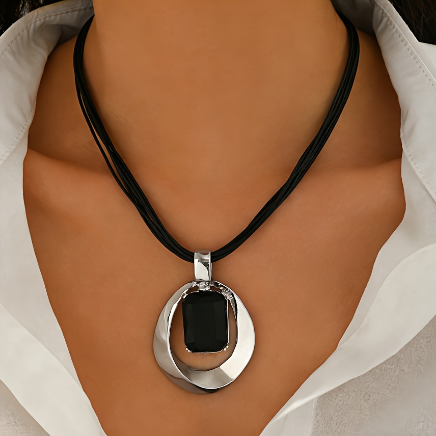 TEMU Collar de cordón simple, elegante y único con colgante de anillo irregular que una de cuadrada negra. Adecuado para casual y ocasiones