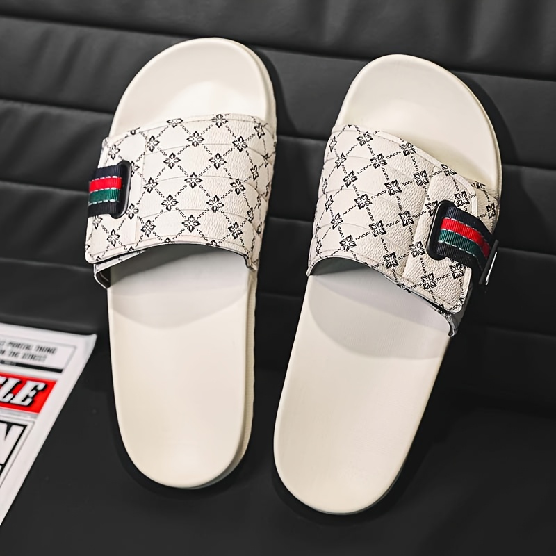 Sandales de Luxe à Enfiler Homme Sandales Unisexes de Luxe à Enfiler - Semelle Épaissie en EVA et Tissu PU Doux à Rayures, Chaussures Universelles Intérieures et Extérieures pour Toutes les Saisons, Chaussures de Fête Décontractées et Confortables (Noir/Blanc) - Style Neutre, Chaussures pour Femmes