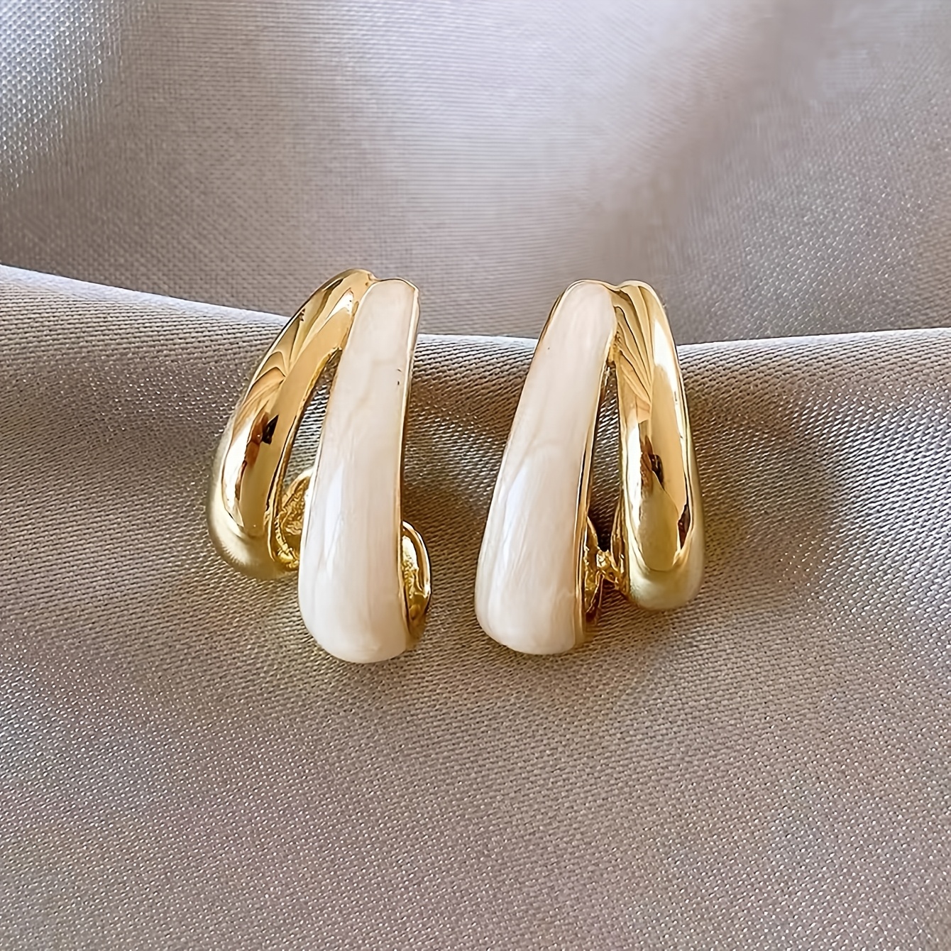 Image of 1 Pair Of Elegant Light Luxury High-end Women's Fashion Stud Earrings With And Enamel Drip, Suitable For Women' Commuting, Parties, Vacations, And Holiday Wear